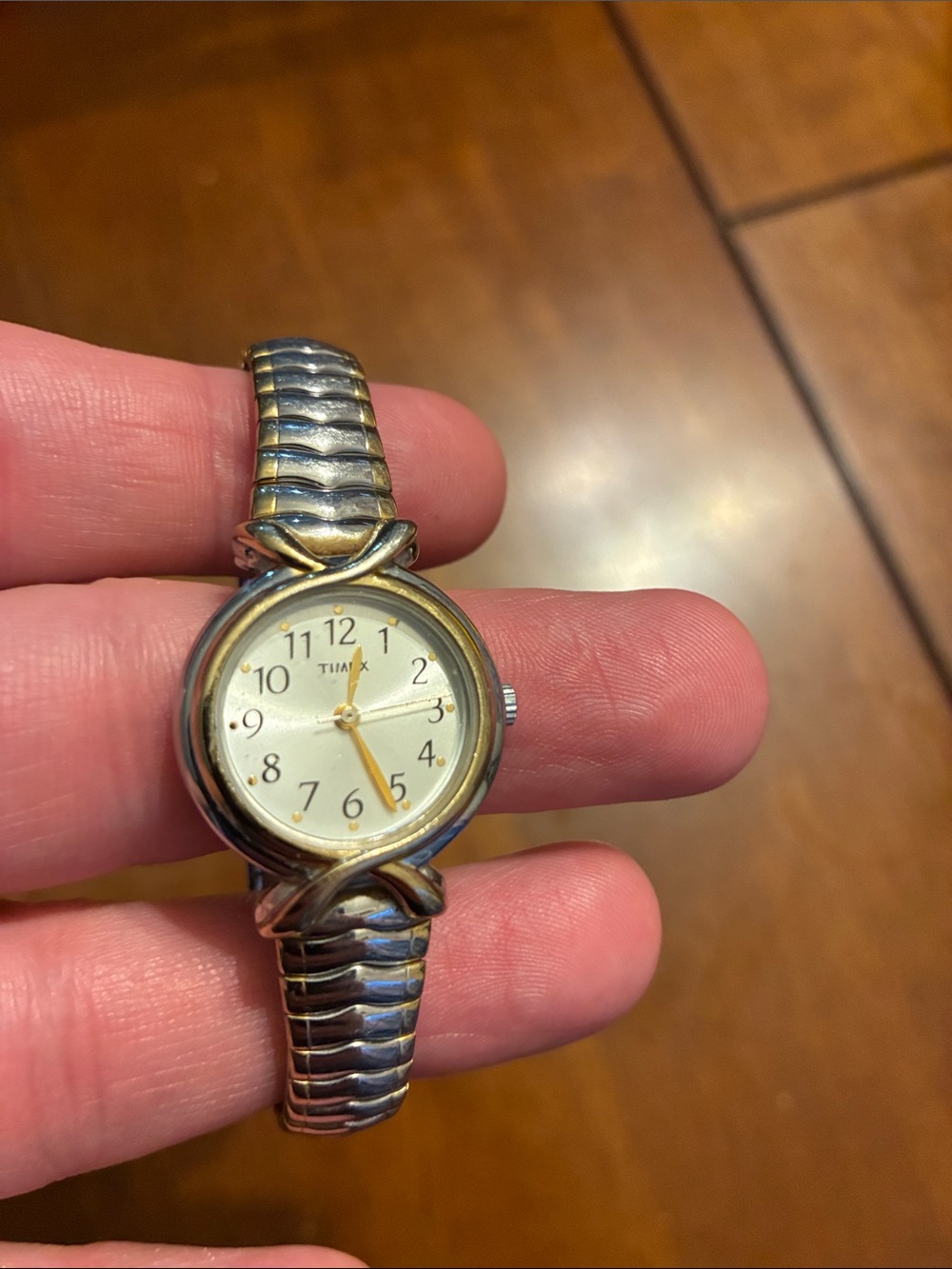 Timex Indiglo Women’s Quartz Wristwatch White Dial Gold Expansion Bracelet